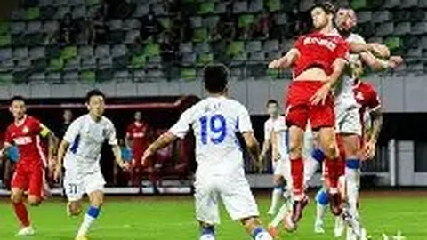 肖战受综艺顶流明星喜爱，盛赞其人气火爆且真诚待人